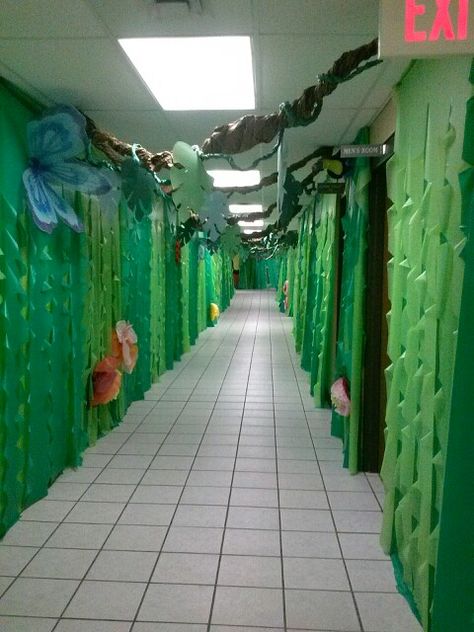 Rainforest Hallway Rainforest Hallway Decorations, Junior Hallway Themes, Homecoming Hallway Ideas, Forest Hallway, Hoco Decor, Homecoming Hallways, Forest Decorations, Jungle Vbs, Weird Animals Vbs