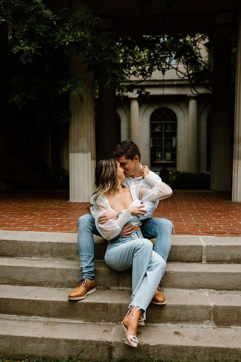 Jeans Couple Photoshoot, Traveling Luxury, Garden Whimsical, Engagement Shoot Outfit, Engagement Picture Outfits, Candid Engagement Photos, Engagement Photography Poses, Couple Engagement Pictures, Cute Engagement Photos