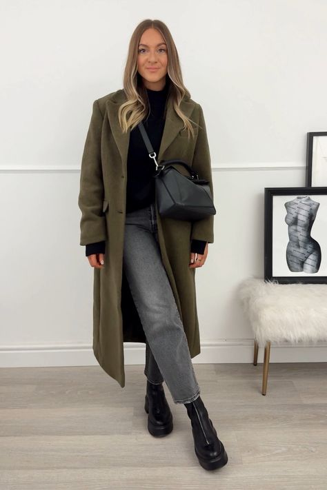 Green Coat Outfit Winter, Khaki Coat Outfit, Green Leather Jacket Outfit, Olive Green Jacket Outfits, Green Coat Outfit, Green Outfits For Women, Wool Coat Outfit, Olive Trench Coat, Green Jacket Outfit