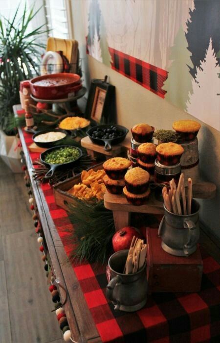 Chili bar at lumberjack party. Chili Bar Party, Flannel Party, Ski Apres, Winter Wonderland-party, Apre Ski, Chili Party, Chili Bar, Lumberjack Birthday Party, Ski Party