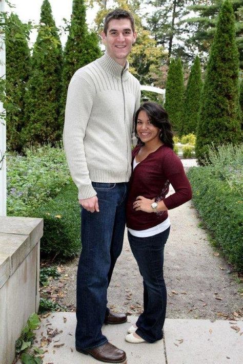 . Height Difference Reference, Size Difference Couple, Dora Photos, Andrew Smith, Samantha Smith, Height Difference, Reference Drawing, Take A Photo, Fun Size