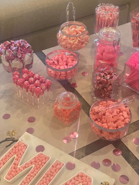 Pink Snack Bar Ideas, Pink Birthday Snack Table, Pink Slumber Party Decorations, Sleepover Set Up Ideas Food, Sleepover Desserts, Pink Snack Table, Birthday Snack Bar, Barbie Treats Party Ideas, Pink Treat Table