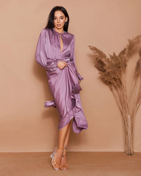 Are you on the hunt for the perfect autumn outfit? Picture yourself in a stunning mauve satin formal midi dress, effortlessly blending elegance with seasonal charm. This glamorous piece is sure to make you stand out at any event this fall! 🍂 . . #mauve #satin #midi #dress #wedding #guest #formal #weddingguest #fashion #ootd #style #outfit #elegant #instafashion #weddingoutfit #lookbook #dressfashion #midioutfit #partywear #bridesmaid #dressoftheday #chic #fashioninspo #stylish #weddingstyle #... Formal Dress Silk, Wedding Guest Dress Cocktail, Midi Formal Dress, Midi Outfits, Midi Dress Wedding Guest, Cocktail Midi Dress, Dresses Western, Midi Dress Formal, Dress Wedding Guest