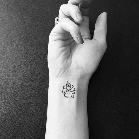 Abstract Cat Tattoo, Abstract Ganesha, Arte Ganesha, Hindu Tattoos, Band Tattoos For Men, Trishul Tattoo Designs, Ganesh Tattoo, Om Tattoo Design, Hindu Tattoo