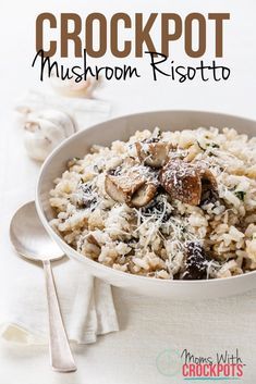 This is a winner. Serve it by itself on a busy night or as a side dish. This Crockpot Mushroom Risotto Recipe is perfect! Crockpot Risotto, Crockpot Mushrooms, Pesto Mozzarella, Summer Crockpot Recipes, Mushroom Risotto Recipes, Crock Pot Recipes, Slow Cooker Dinner, Mushroom Risotto, Risotto Recipes