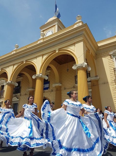 El Salvador Traditions, Central American Aesthetic, El Salvador Culture Aesthetic, El Salvador Culture Clothes, Central America Aesthetic, El Salvador Clothing, Salvadorean Culture, El Salvador Women, El Salvador Wallpaper