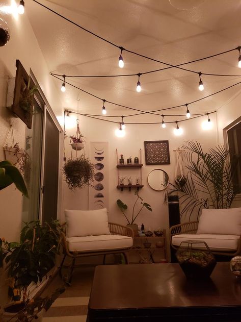 Lights On Ceiling Aesthetic, Light Decor For Living Room, Natural Light Living Room Ideas, Boho String Lights Bedroom, Office With Fairy Lights, Edison Lights Living Room, Living Room Lighting Apartment, Small Room Ceiling Light, Real Apartment Decor