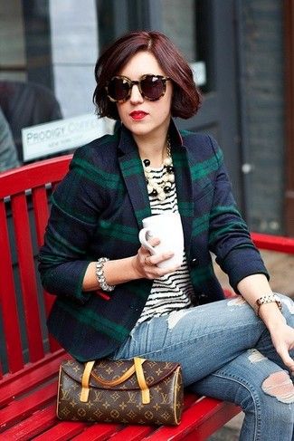 Women's Navy and Green Plaid Blazer, White and Black Horizontal Striped Crew-neck T-shirt, Blue Ripped Skinny Jeans, Dark Brown Print Leather Clutch Green Plaid Blazer, Plaid Blazer Outfit, Outfit Mit Blazer, Plaid Outfits, Blazer Outfit, Winter Stil, Blazer Outfits, 가을 패션, Plaid Blazer