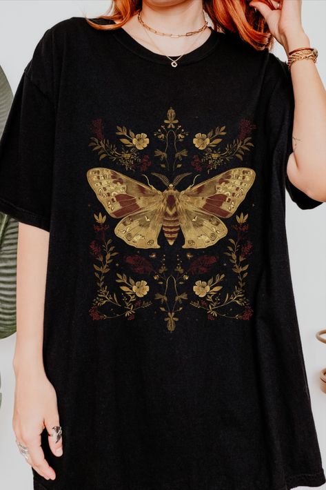 Embrace the enchanting beauty of the night with our Vintage Moth T-Shirt in the cozy Cottagecore Aesthetic Comfort Colors® design. Summer Goblincore Style Short Sleeve T-shirt, Summer Goblincore T-shirt With Short Sleeves, Halloween Goblincore Graphic T-shirt, Goblincore Graphic Print Short Sleeve T-shirt, Fairycore Graphic Print Cotton T-shirt, Cottagecore Aesthetic, Colorful Boho, Vintage Botanical, Dark Academia