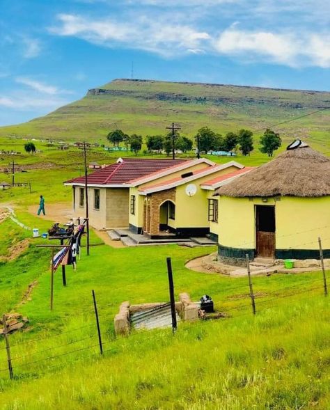 Eastern Cape, South Africa 🇿🇦 - The African Dream South Africa Eastern Cape, Rural South Africa, South Africa Houses, South African Houses, African Delicacies, Farm South Africa, South Africa Aesthetic, South African Decor, Romanticing Life