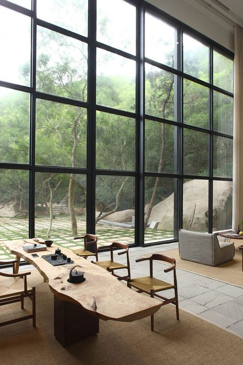 Returning Hut Room With Large Windows, Loft Interior, Earthship, Hus Inspiration, Design Exterior, Natural Home Decor, Cool Ideas, Decor Minimalist, Large Windows