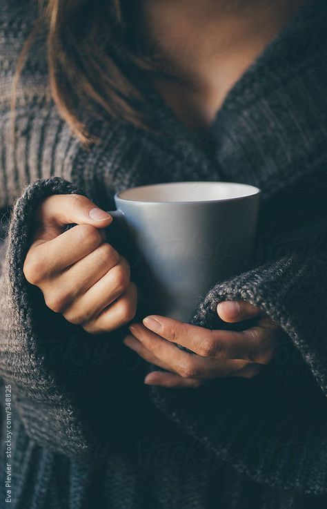 Woman with a cup of tea in her hands. by Eva Plevier for Stocksy United Hand Fotografie, Hand Photography, Coffee Photography, Foto Casual, Coffee And Books, Foto Pose, Foto Inspiration, Coffee Love, Book Photography