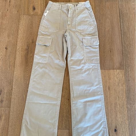 Size 2 Light Beige Cargo Pants From Zara Nwt Light Tan Cargo Pants, Zara Beige Cargo Pants, Zara Clothes Women, Khaki Cargo Pants Women, Woman Cargo Pants, Zara Cargo Pants, Cargo Jeans Outfit, 7th Grade Outfits, Character Appearance