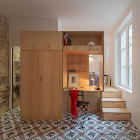 One-room flat in Paris by Anne Rolland Architecte One Room Flat, Small Studio Apartment Design, Studio Apartment Design, Micro Apartment, Small Studio Apartment, Tiny Apartments, Small Apartment Design, Studio Flat, Hidden Rooms