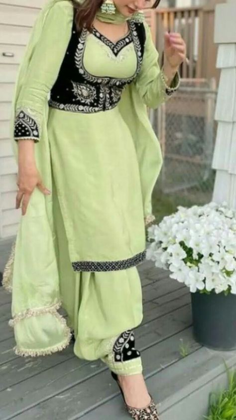 Welwet Suit Design Latest, Latest Suit Design 2024 For Women, India Style Dress, Kurtis Ideas, Designer Suits For Wedding, Punjabi Dress Design, Tassels Designs, Kurti Sleeves, Patiala Suit Designs