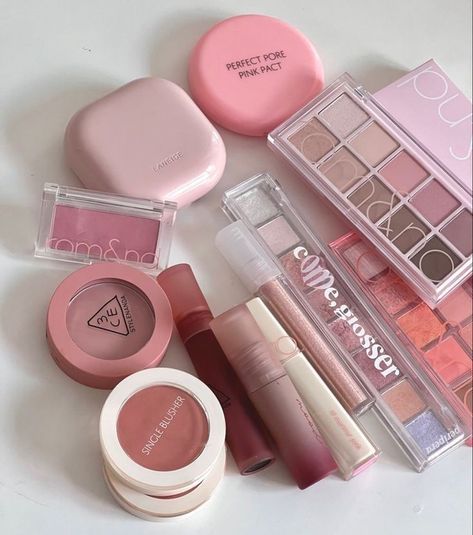 Makeup Ala Korea, Rosa Make-up, Makeup Asia, Koleksi Makeup, Koleksi Parfum, Alat Makeup, Makeup Accesories, Fancy Makeup, Lip Glosses