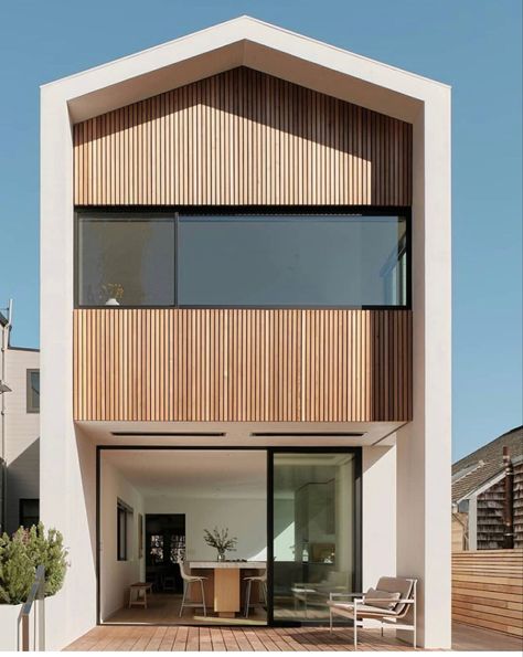 Bungalow Modern Minimalist House, San Francisco Houses, Bungalow Homes, Architectural Design House Plans, Narrow House, Minimal House Design, Night Day, Minimalist House Design, Hus Inspiration