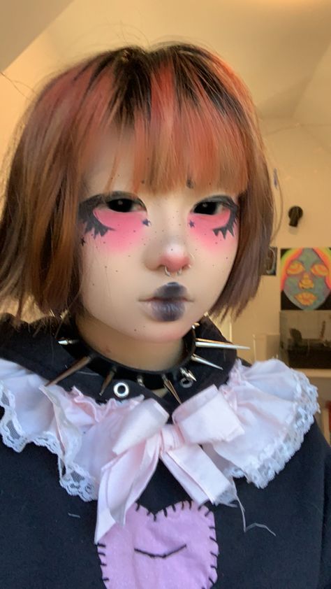 Mecha Makeup, Pink Demon Makeup, Pink Alt Makeup, Creepy Cute Makeup, Scene Makeup Looks, Alt Makeup, Swag Makeup, Alternative Makeup, Cool Makeup Looks