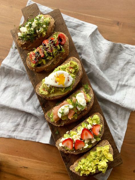 Avocado Poached Egg, Brunch Board, Breakfast Favorites, Garlic Aioli, Birthday Brunch, Avocado Tomato, Bakery Bread, Ripe Avocado, Easy Lunches