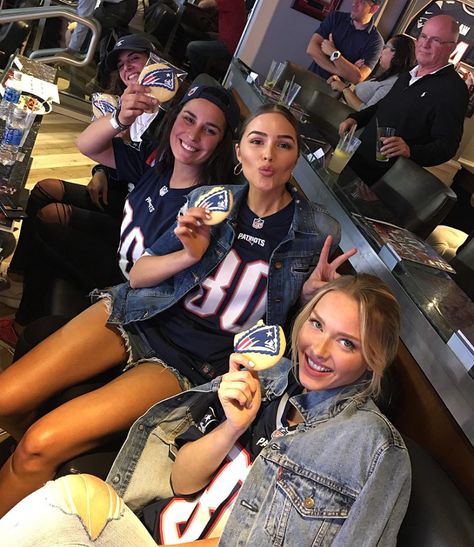 Leave it to Olivia Culpo to elevate a plain old jersey by doubling down on the denim.  Get the Look: Ladies Nike Customized game jerseys, $139.95; proshop.patriots.com Football Game Outfit Winter, Superbowl Party Outfit, Nfl Wives, Hockey Game Outfit, Super Bowl Outfit, Football Jersey Outfit, Tailgate Outfit, Game Outfit, Football Game Outfit