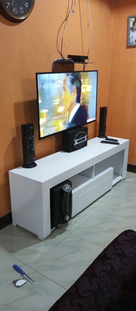 Tv Unit Table Design, Tv Showcase Design Furniture, Showcase Design Furniture, T.v Unit Design, Tv Showcase Design, Minimalist Tv Stand, Tv Stand Modern Design, Sofa Cumbed Design, Shoe Rack For Small Spaces