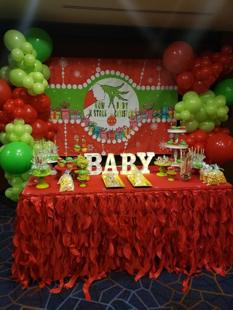 Grinch Baby Gender Reveal, Grinch Diaper Cake, Grinch Gender Reveal Ideas Decoration, Whoville Gender Reveal, Grinch Baby Shower Cake, Baby Grinch Baby Shower Ideas, Grinch Baby Shower Ideas Girl, Baby Shower Grinch Theme, The Grinch Gender Reveal