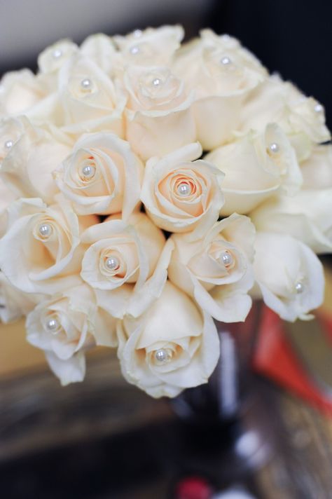 I want to do this all around my house. wouldnt be too hard- fake roses and a pearl stick-pen... Pearl Bouquet Wedding, Bride Bouquets White, Pearl Bouquet, White Rose Bouquet, White Wedding Bouquets, Austin Wedding Photographer, White Bouquet, Austin Wedding, Bride Bouquets