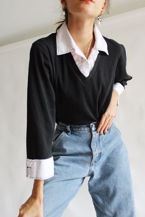 Dark Academia Outfit Simple, Dark Academia Gray Outfit, Dark Academia With Jeans, Dark Academia Outfit Jeans, Dark Blue Mom Jeans Outfit, Blue Dark Academia Outfit, Dark Academia Jeans Outfit, Dark Academia Black Outfit, Blue Academia Aesthetic Outfit