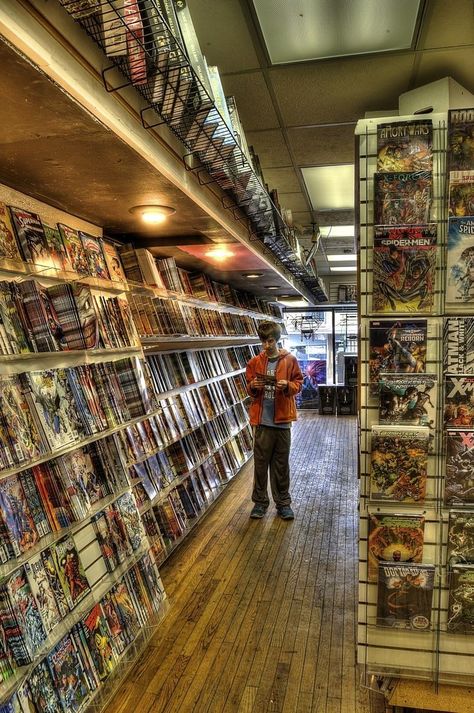 Comic Shop Aesthetic, Comic Book Store Aesthetic, Comic Book Rooms, Addicted Calloway Sisters, Retro Room Ideas, Loren Hale, Make A Comic Book, Comic Book Storage, Nerd Cave