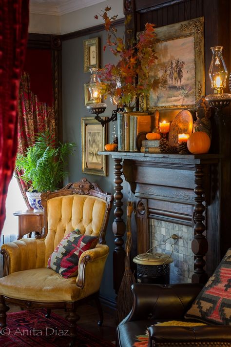 Fall in the Victorian-inspired parlor - Whispering Pines Homestead Vintage Parlor Room Ideas, Fall Colors Living Room, Cozy Victorian Bedroom, Halloween Interior Design, Maximalist Mantle, Victorian Fall Decor, Cozy Victorian Living Room, Whimsigoth Interior Design, Colorful Whimsigoth