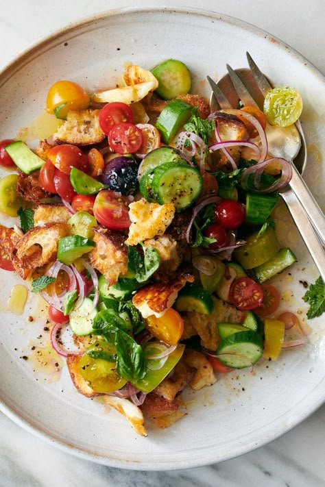 Orecchiette Salad With Halloumi Croutons, Tapas Salad, Seared Halloumi, Halloumi Tomato, Halloumi Salad Recipes, Halloumi Recipes, Haloumi Recipes, Salad With Olives, Croutons Recipe