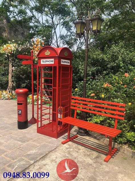 London Theme Parties, London Phone Booth, Cardboard City, London Theme, Selfie Wall, Flower Garland Wedding, Dog Hotel, Booth Decor, Event Booth