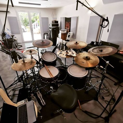 Drum Recording Room, Drum Setup Ideas, Home Drum Studio, Drum Studio Ideas, Music Studio Room Aesthetic, Drummer Aesthetic, Drum Room Ideas, Instrument Room, Drum Studio