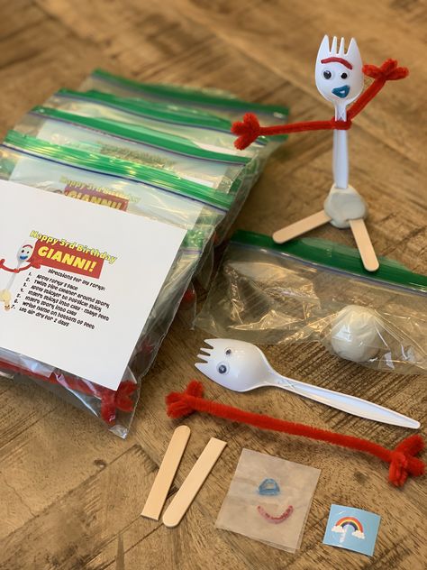 Toy Story Birthday Gift Bags, Woody Toy Story Party Decoration, Sporky Toy Story Diy, Toy Story Goodie Bags Diy, Make Your Own Forky Printable, Diy Forky Craft, Diy Toy Story Party Favors, Party Favors Toy Story, Toy Story Goodie Boxes