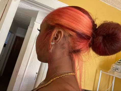 black girl , skunk stripe , red skunk stripe , red hair Red Hair Pink Skunk Stripe, Red And Pink Skunk Stripe Hair, Red Hair With Skunk Stripe, Skunk Stripe Hair Red, Red Hair Skunk Stripe, Black Girls Hair Color Ideas, Skunk Stripe Ideas, Black Girls With Dyed Hair, Skunk Stripe Black Women