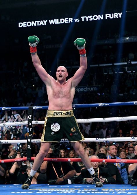 Tyson Fury Height And Weight: Not As Tall As You Think - Hood MWR Conor Mcgregor Poster, Boxing Legends, Deontay Wilder, Boxing Images, Heavyweight Boxing, Boxing Posters, Boxing History, Professional Boxer, Ufc Fighters