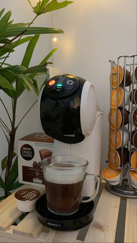 Dolce Gusto Coffee Station, Dolce Gusto Ideas, Coffee Maker Aesthetic, Expresso Cafe, Coin Café, Capsule Coffee Machine, Coffee Board, Coffee Stands, Coffee Games