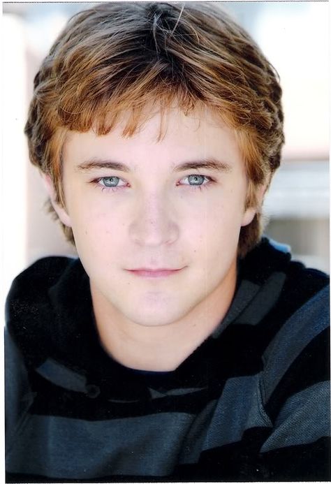 Mike From Twilight | Mike Welch, Mike Newton in the Twilight movie, gave the Twilight ... Mike Twilight, Mike Newton Twilight, Michael Welch, Mike Newton, Michael Newton, Catherine Hardwicke, Second Cousin, Twilight Cast, Stephenie Meyer