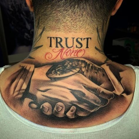 Hals Tattoo Mann, Cover Up Tattoos For Men, Alas Tattoo, Best Neck Tattoos, Throat Tattoo, Gangsta Tattoos, Omerta Tattoo, Money Tattoo, Back Of Neck Tattoo