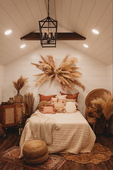 Spare Room Photography Studio, Tiny House Photography Studio, Shed Photography Studio Ideas, Shed Studio Photography, Shed Photo Studio, Photography Shed Studio, Tiny Photography Studio, Boho Photo Studio, Boho She Shed Interior