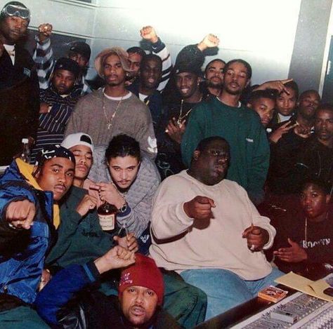 biggie in the studio with bone thugs Eazy E And Tupac, Nas And Biggie, Eazy E And Tomica, Dr Dre 90s, Big L Rapper, Nas Wallpaper, Biggie And Tupac, Nas Illmatic, 2pac And Biggie