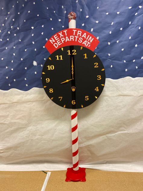 Polar Express Theme Parade Float, Christmas Train Station Decor, The Polar Express Christmas Decorations, The Polar Express Christmas Tree, Polar Express Party Ideas School, Polar Express Home Decor, Polar Express Props, Polar Express Decorating Ideas, Polar Express Theme Preschool