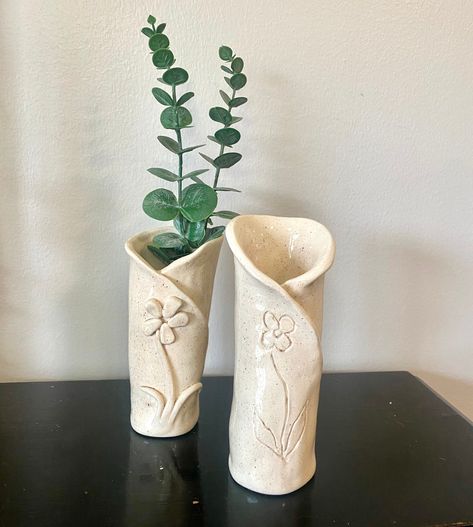 Handmade Floral Pottery Vases - Set of 2 - Set of Neutral Pottery Floral Vases - Vases Set with Raised Flowers This handmade set brings life to any room, a unique pair that can be a centerpiece to any display Item does show wear from prior love, as shown in picture. Cute Vases Ceramics, Flower Vases Pottery, Flower Ceramics Ideas, Ceramic Vase Texture, Handbuilt Pottery Ideas Beginner, Vases Pottery Handmade, Flower Pot Pottery Ideas, Easy Ceramic Vase, Pottery Inspo Vase