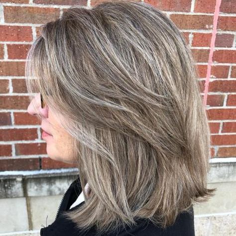 Medium Feathered Cut for Thick Hair Sassy Haircuts, Thick Hair Cuts, Medium Layered Hair, Modern Haircuts, Natural Gray Hair, Wash And Go, Hairstyles Over 50, Haircuts For Fine Hair, Modern Hairstyles