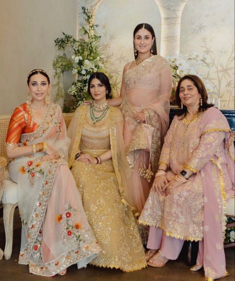 Bride Sister Dress, Kareena Kapoor Saree, Best Indian Wedding Dresses, Designer Sarees Wedding, Indian Sari Dress, Satin Fashion, Sisters Dress, Bride Sister, Bridal Dress Fashion