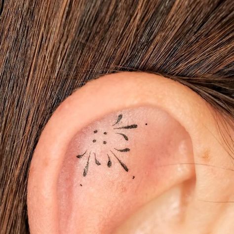 ✣ Giada Yoon ✣ on Instagram: "Better than a piercing ✨  #eartattoo #earjewelry #earrings" Tattoo On The Back Of The Neck, White Ear Tattoo, Ear Stick And Poke, Ear Tattoo With Piercing, Tattoo In Ear, Small Ear Tattoos, Under Ear Tattoo, Tattoo Oreille, Cartilage Tattoo