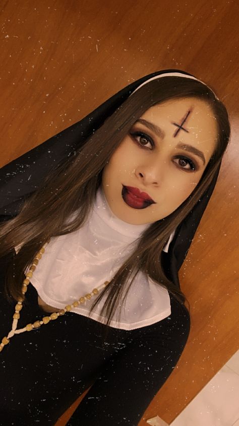 Scary Nun Makeup Easy, Carrie Halloween, Carrie Halloween Costume, Evil Nun, Nun Halloween, Nun Costume, Horror Halloween Costumes, Halloween 23, Cute Halloween Makeup