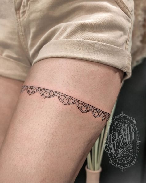 Legband Tattoo Women, Lotus Band Tattoo, Thigh Band Tattoo Women Simple, Garder Tattoo Thigh Lace, Lace Band Tattoo, Leg Band Tattoo Women, Mandala Band Tattoo, Thigh Garter Tattoo Simple, Thigh Band Tattoo Women