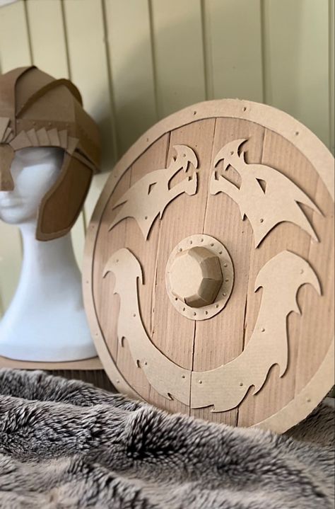 Cardboard viking shield by Zygote Brown Designs with a FREE template Viking Helmet Diy, Viking Shield Diy, Cardboard Helmet, Vikings Costume Diy, Viking Shield Design, Viking Halloween Costume, Escudo Viking, Vikings Halloween, Warrior Shield