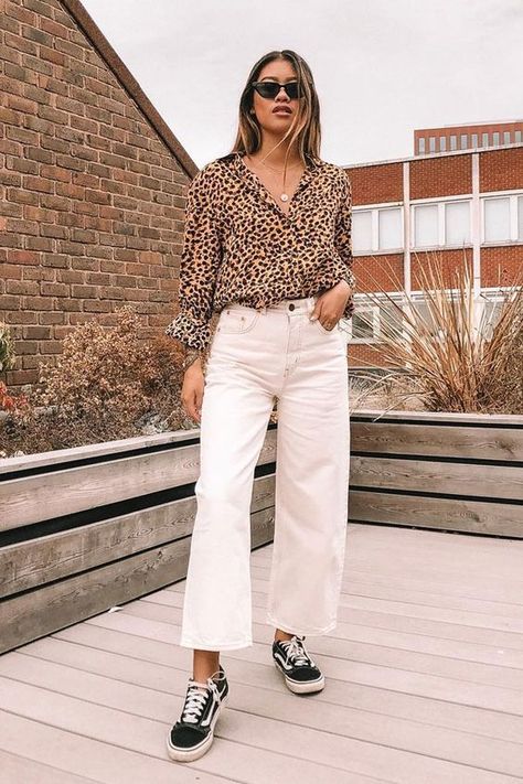 Look Jean, Animal Print Outfits, Outfits Verano, Denim Details, Animal Print Dresses, White Pants, Look Chic, Latest Fashion For Women, Moda Casual